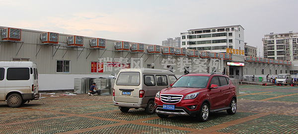 菜市場該如何通風(fēng)降溫呢？瑞泰風(fēng)環(huán)?？照{(diào)為居民買菜送清涼